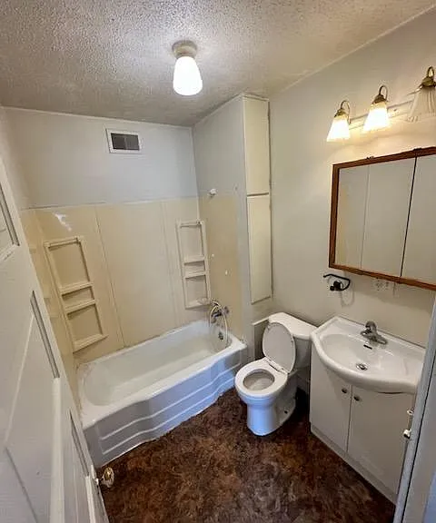 904 W Stephenson St #4 — Photo 5