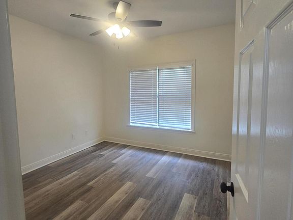 4th image of 212 Village Cir