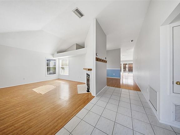 4th image of 563 W Springtree Way