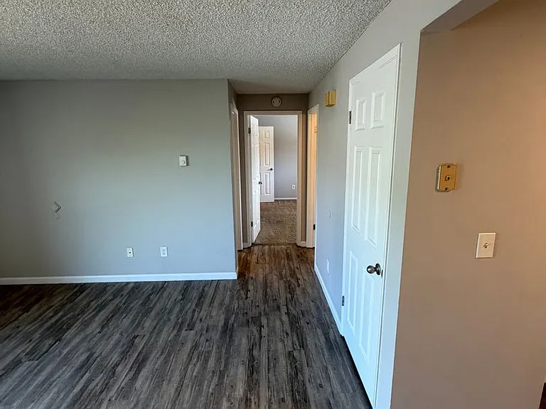 325 SW Academy St — Photo 8