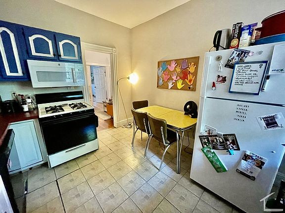 3rd image of 14 Radcliffe Rd APT 4A