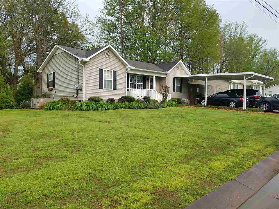 1st image of 16 Woods Edge Dr