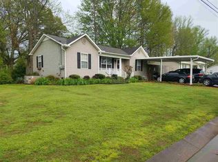 16 Woods Edge Dr, Jackson, TN 38301