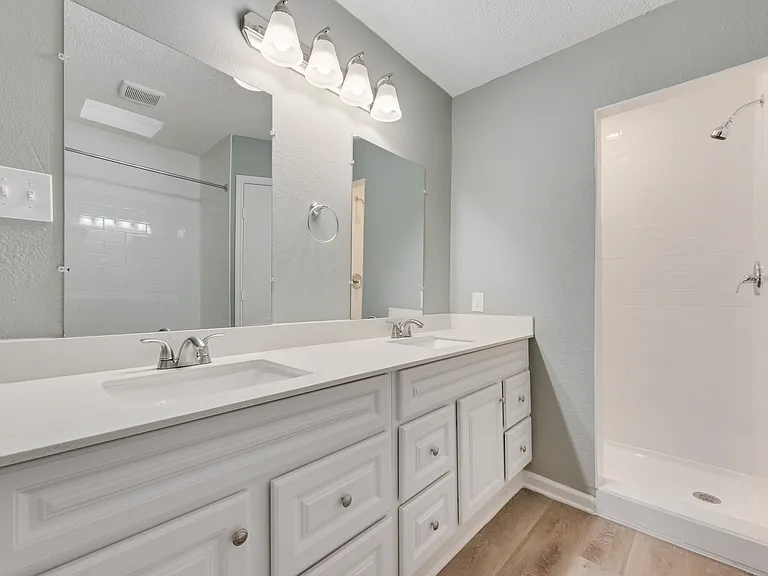 104 Redhaw Ct — Photo 3