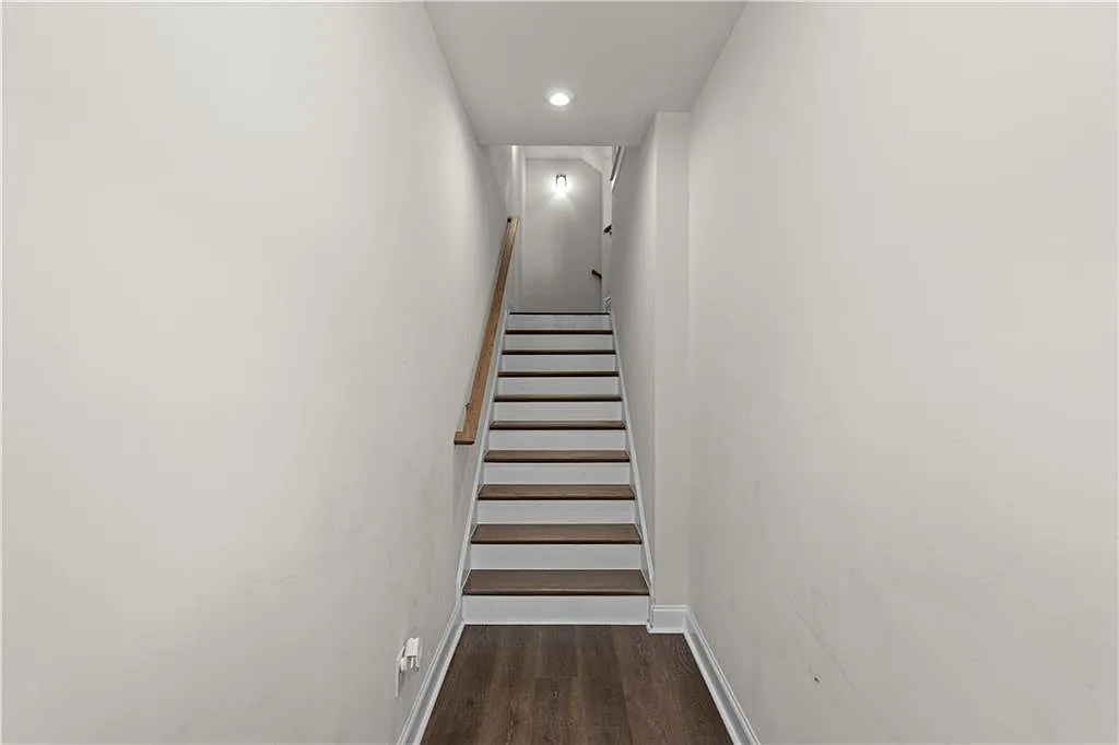 4 bed, 3.5 bath, 2407 sqft, $4,300 — Photo 4