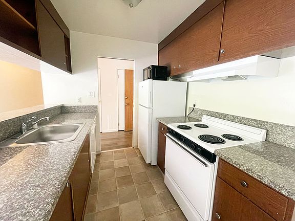 5th image of 2157 Carlmont Dr APT 5