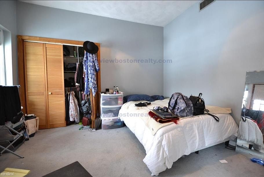 2nd image of 88 Gordon St #L203