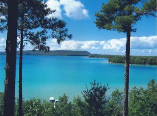 6388 S Dunns Farm Rd, Maple City, MI 49664