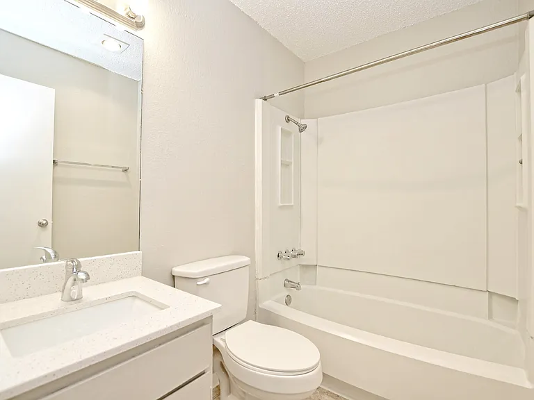 301 Algerita Dr #D — Photo 14