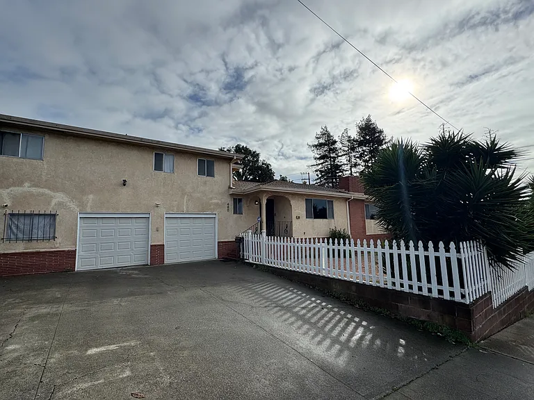 480 Napa St — Photo 2