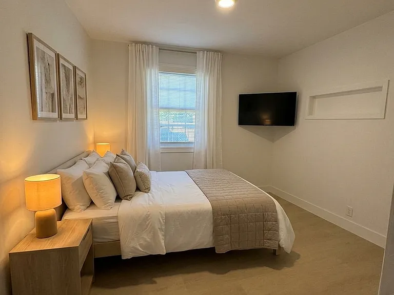 119 NE 56th St #1 — Photo 3