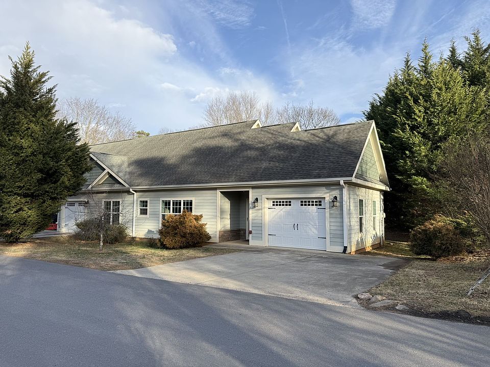 1st image of 7 White Pine Dr