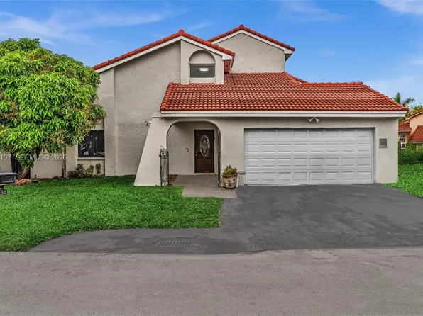 17530 NW 61st Ct N, Hialeah, FL 33015