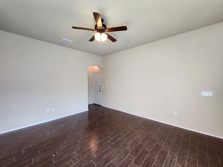 622 Creekside Cir — Photo 5