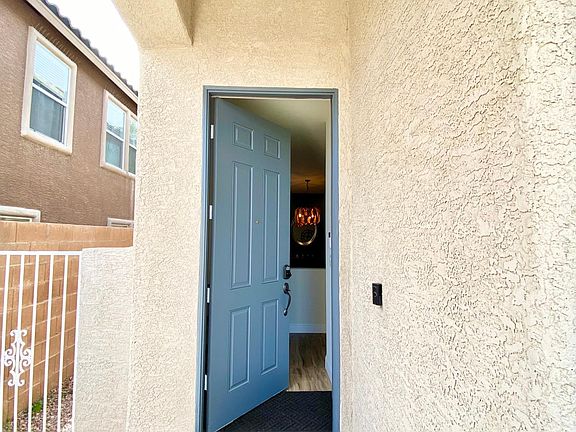 3rd image of 733 Anacapri St