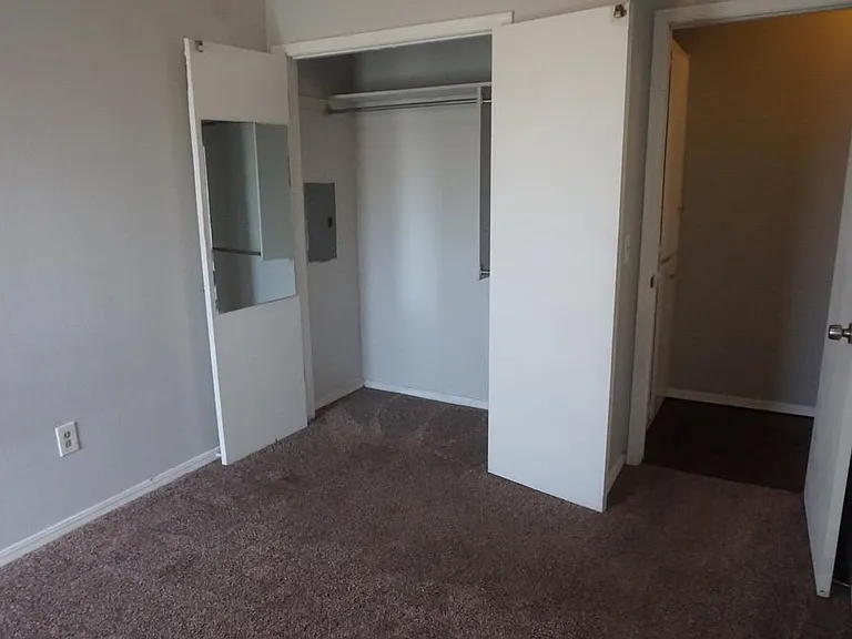 9027 N Rockwell Dr — Photo 28
