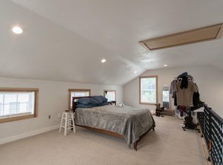 16 Stafford Rd, Tiverton, RI 02878