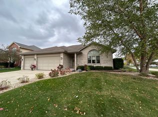870 Willowfield Rd, New Lenox, IL 60451