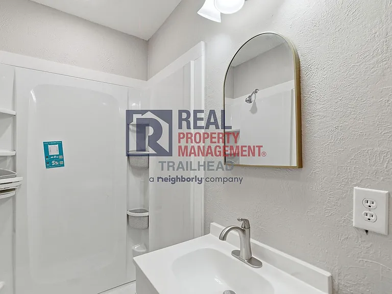 1040 N Clinton St — Photo 19