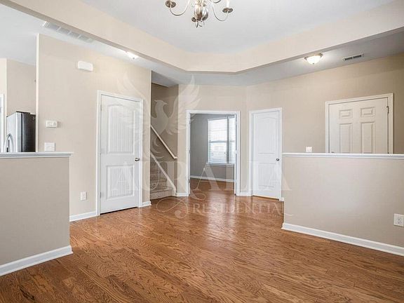 4th image of 4430 Hillsgrove Rd