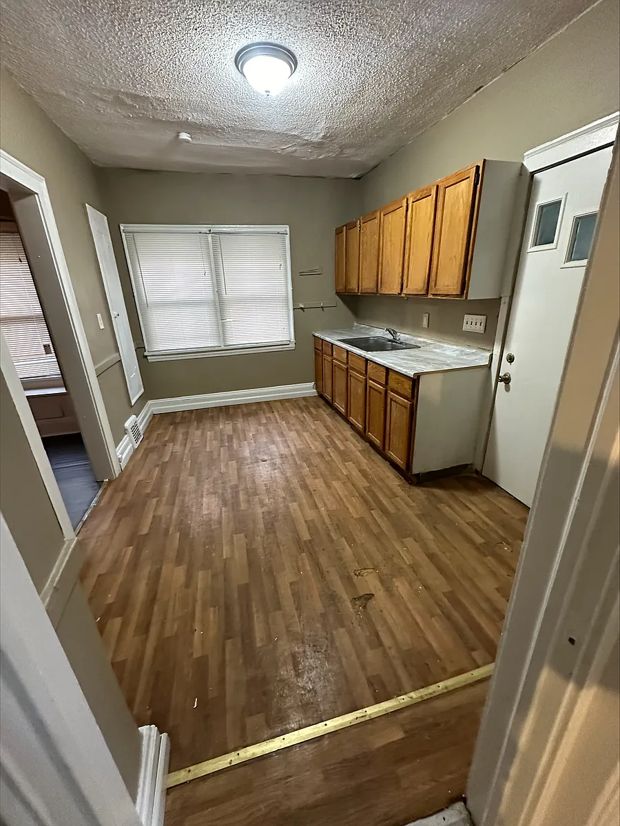 Building Photo - 12702 Iowa Ave #2