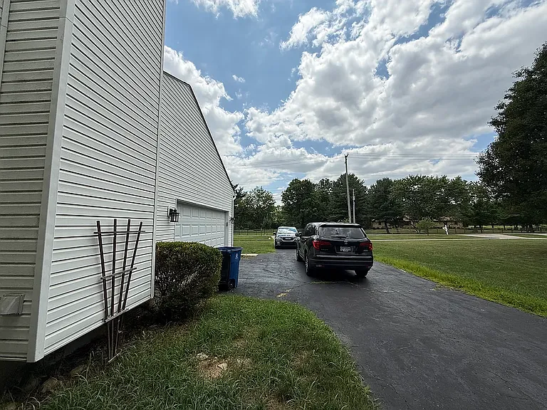 5990 Rings Rd — Photo 46