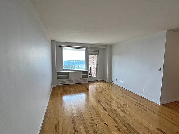 4th image of 5700 Arlington Ave APT 21E