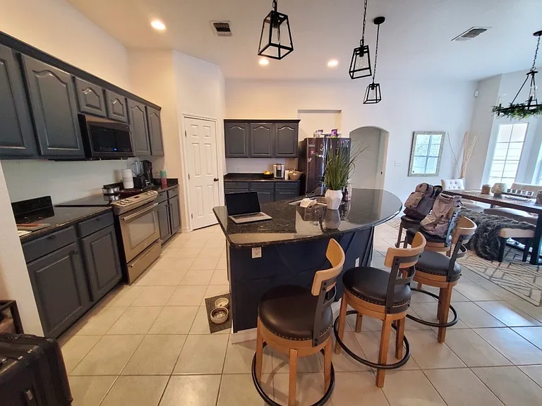 8015 Ventura Blvd — Photo 23
