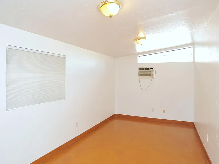 5842 E 4th St — Photo 34