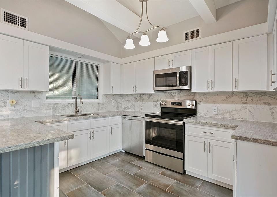 2nd image of 22412 Augusta Pl