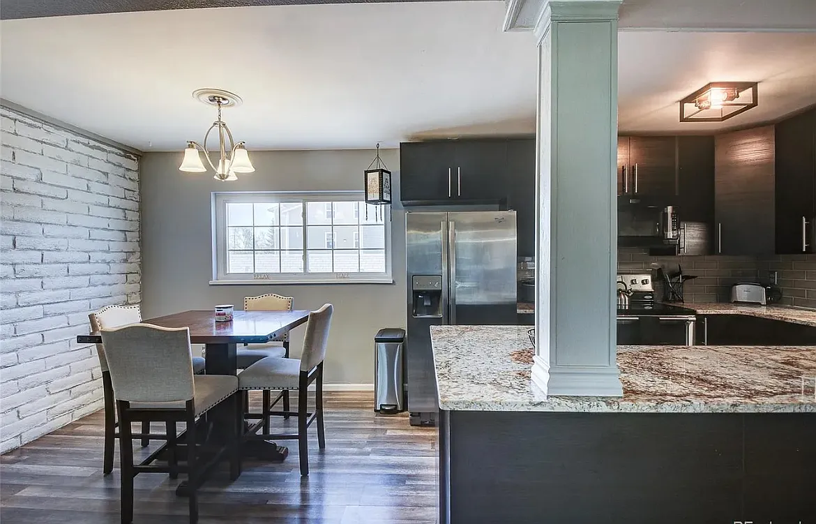 2 bed, 864 sqft, $1,800 — Photo 2