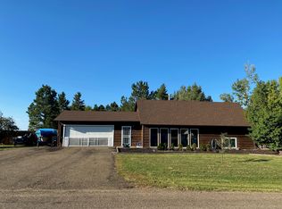 1952 14th St SW, Dickinson, ND 58601