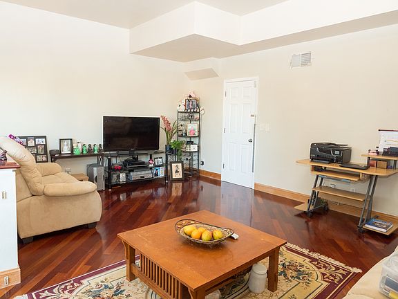 4th image of 31 Ervine St