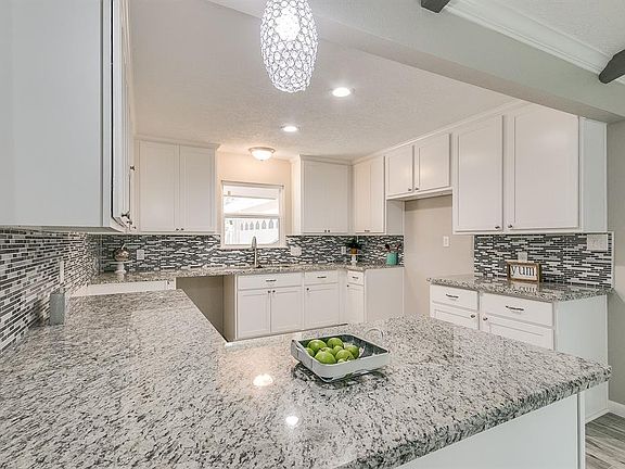 5th image of 5218 Shady Oaks Ln