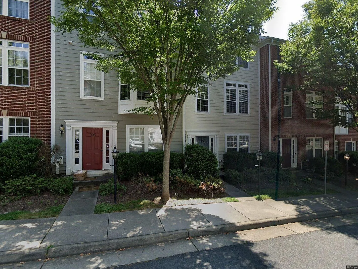 Cherry Village -906 Bing Lane - 3br + Den & 3ba, 2 Car Garage — Photo 1