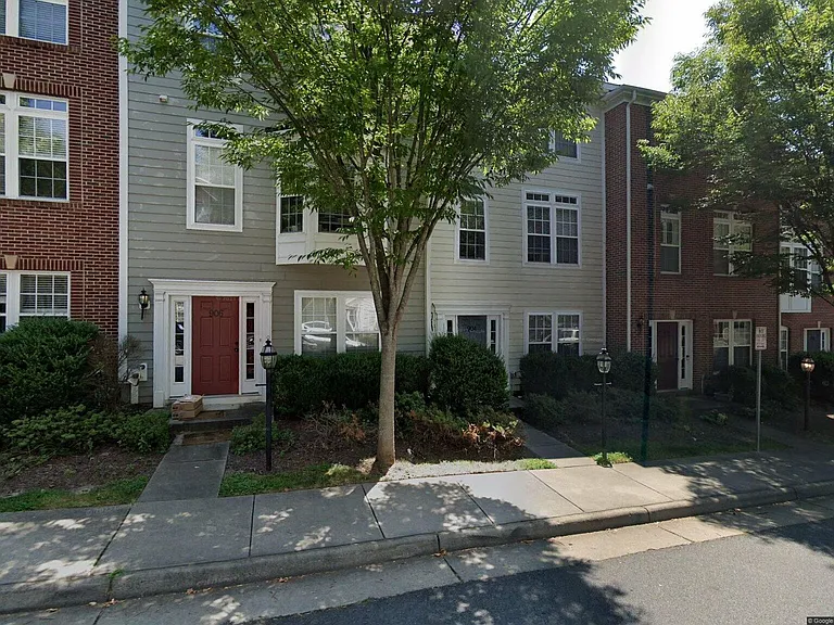 906 Bing Ln — Photo 1