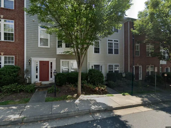 906 Bing Ln, Charlottesville, VA 22903