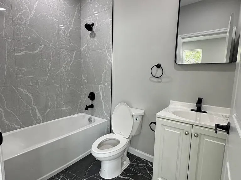 121 Governor St — Photo 3