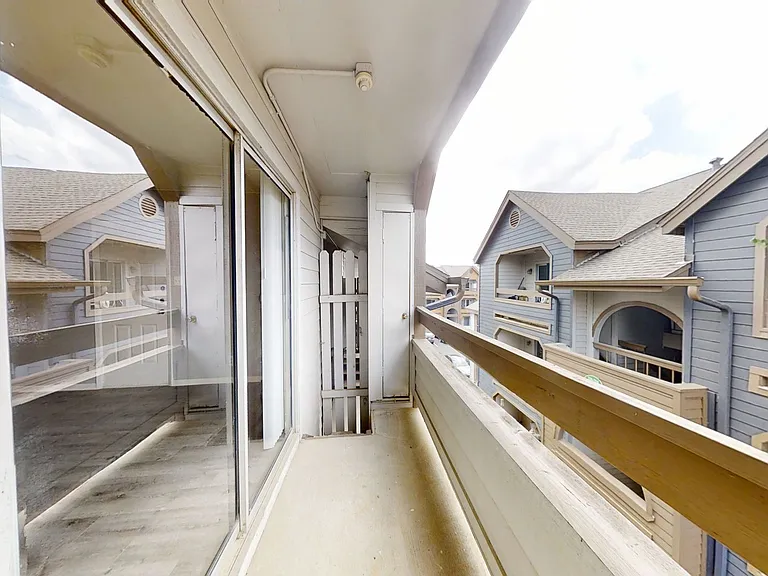 Hill Country Apartments — Photo 11