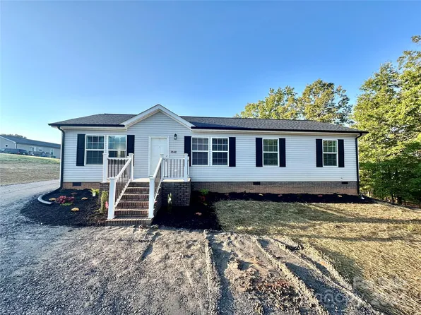 2560 10th Ave NE, Hickory, NC 28601