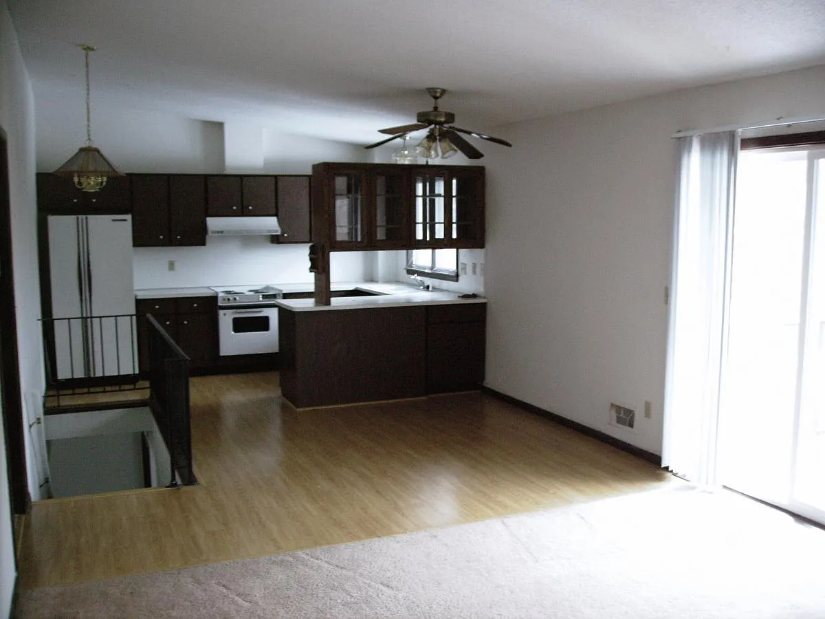 Eden Prairie Double, 3 BR, 2 bath, deck, yard — Photo 3