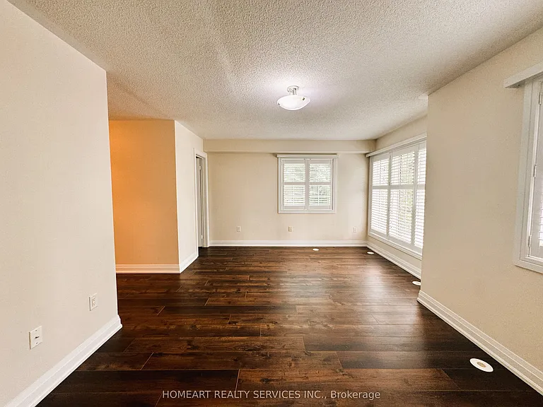 32 Glendora Ave — Photo 27