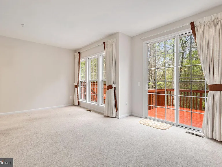 19421 Rayfield Dr — Photo 2