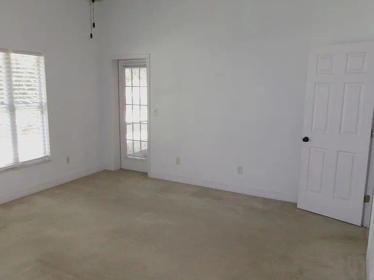 12415 Lake Valley Dr — Photo 15