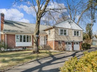 160 Fort Hill Rd, Scarsdale, NY 10583
