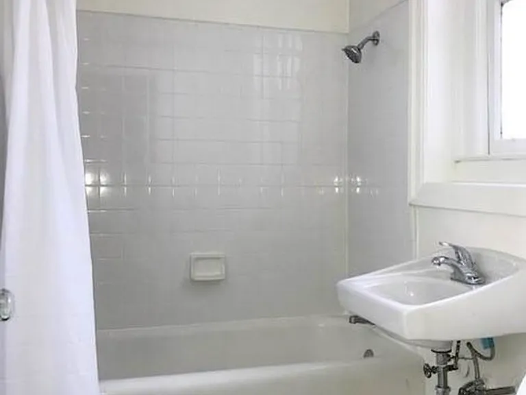 2370 Filbert St #207 — Photo 8