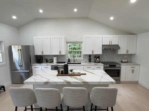 8 Hubbard Road, North Branford, CT 06471