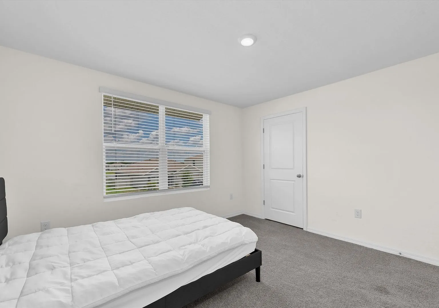 Available now in Wimauma | Spacious 5BR Home with 2,600+ Sqft — Photo 4