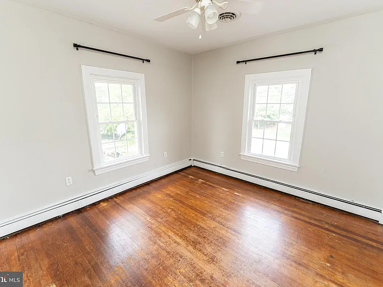 1109 N Division St — Photo 32