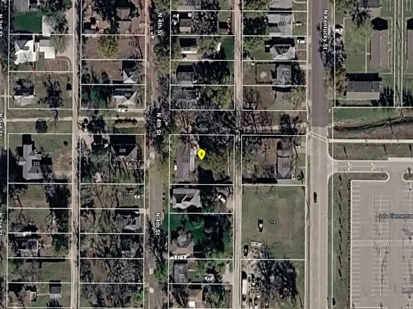 223 N 4th St, Iola, KS 66749